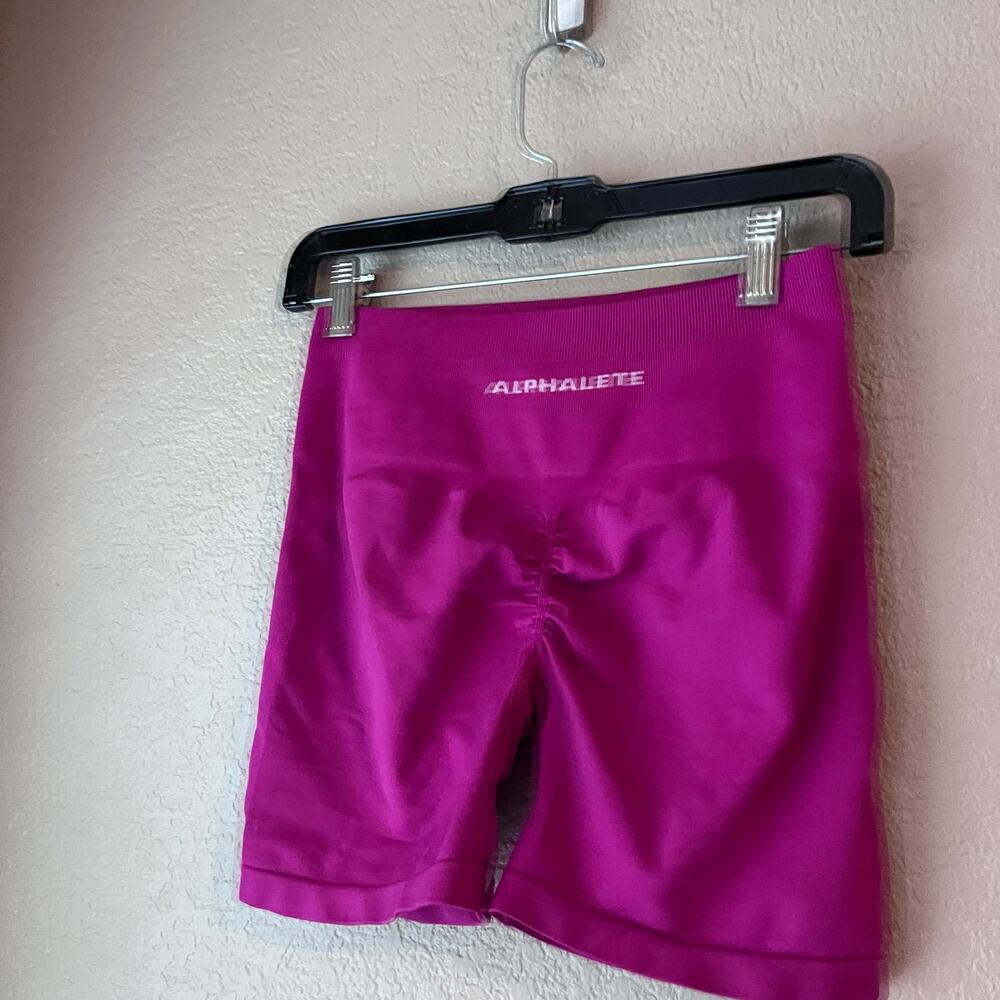 Alphalete Scrunch Biker Medium Stretch Women’s Workout Magenta Pink Fuchsia - Picture 4 of 7